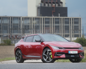 LV EV6 GT Runway Red vo 01